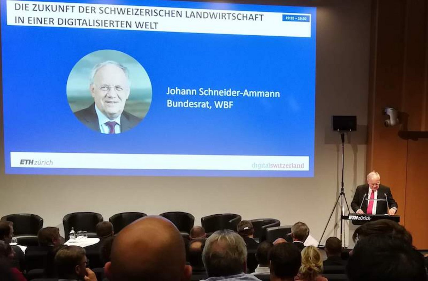 Der Bundesrat bei seiner Rede. (Bilder sbu)