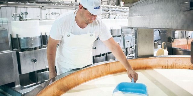 Trotz Absatzerfolgen bleibt Philippe Bardet vorsichtig: «Wir haben die Produktionsmenge für 2022 vorläufig um fix 3 % erhöht, bis Mitte des Jahres entscheiden wir, ob es 5 % sein werden». 