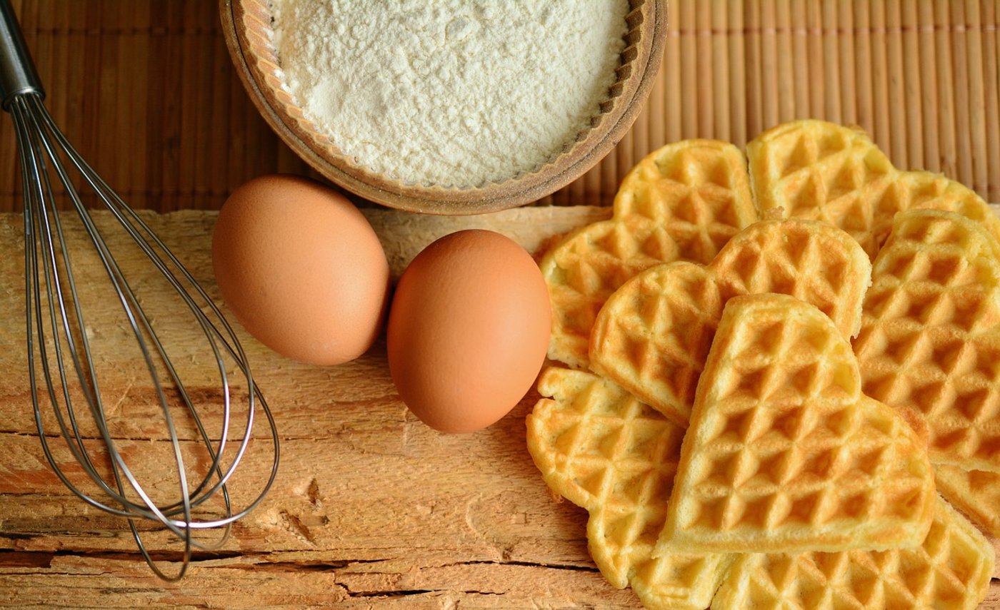 Trotz Sommerhitze verkaufen sich Schweizer Eier nicht schlecht. (Symbolbild Pixabay)