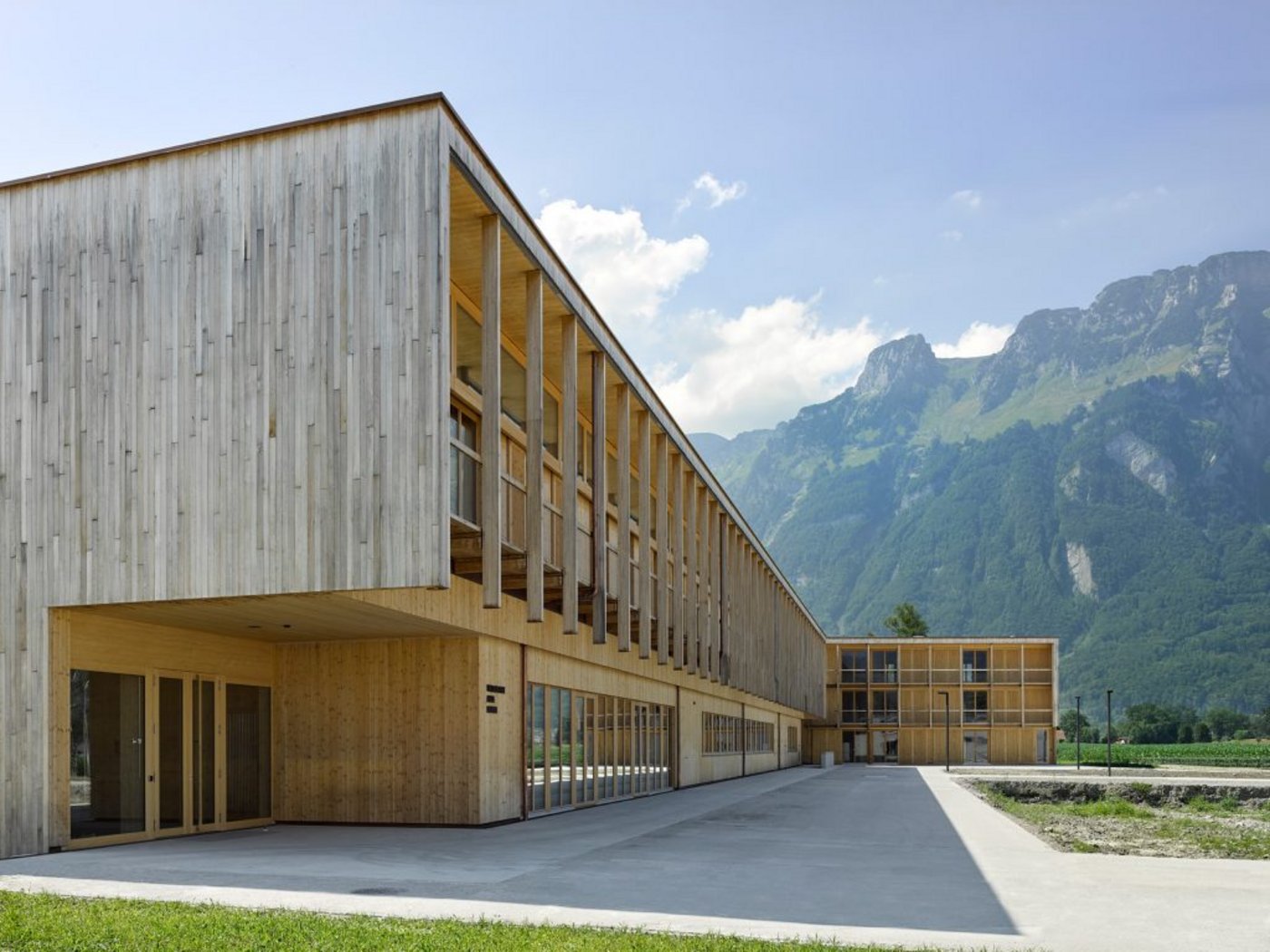 Luftig, hell und ganz aus Holz: Das LZ Salez sei ein Holzbau, der nicht hölzern wirkt, so die Jury. (Bild Seraina Wirz)