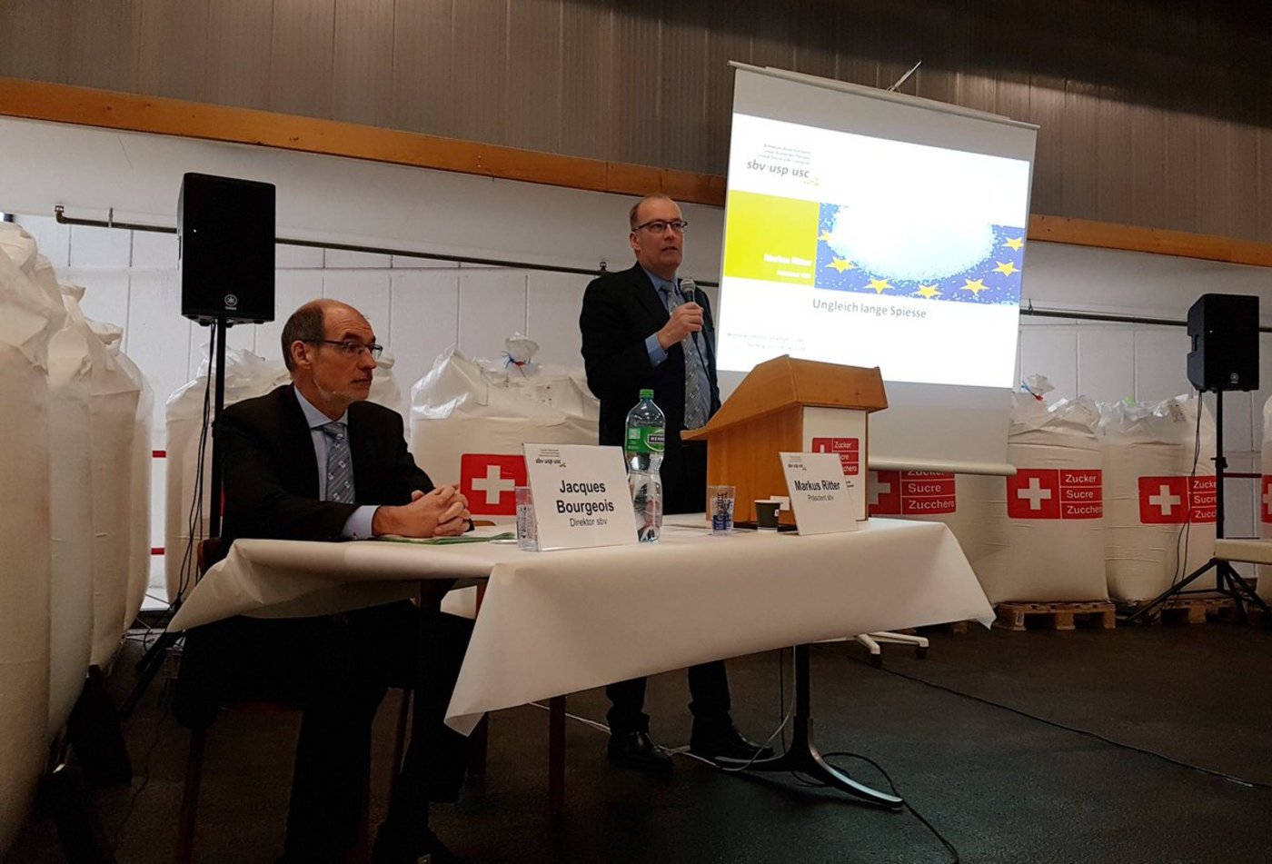 SBV-Präsident Markus Ritter stellt fest, dass unter aktuellen Bedingungen eine wirtschaftliche Schweizer Rüben- und Zuckerproduktion nicht mehr möglich ist. (Bild lid)
