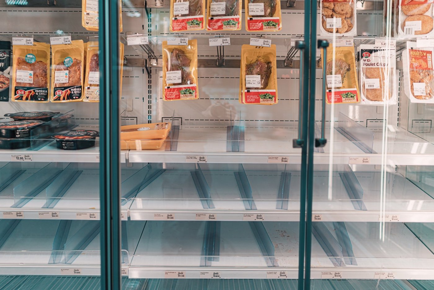 45'179 Tonnen Geflügelfleisch wurde letztes Jahr importiert. In der Krise könnte die Lieferkette unterbrochen werden. Das BLW will jetzt Vorsorgen um leergeräumte Kühlregale zu verhindern. (Bild Claudio Schwarz)