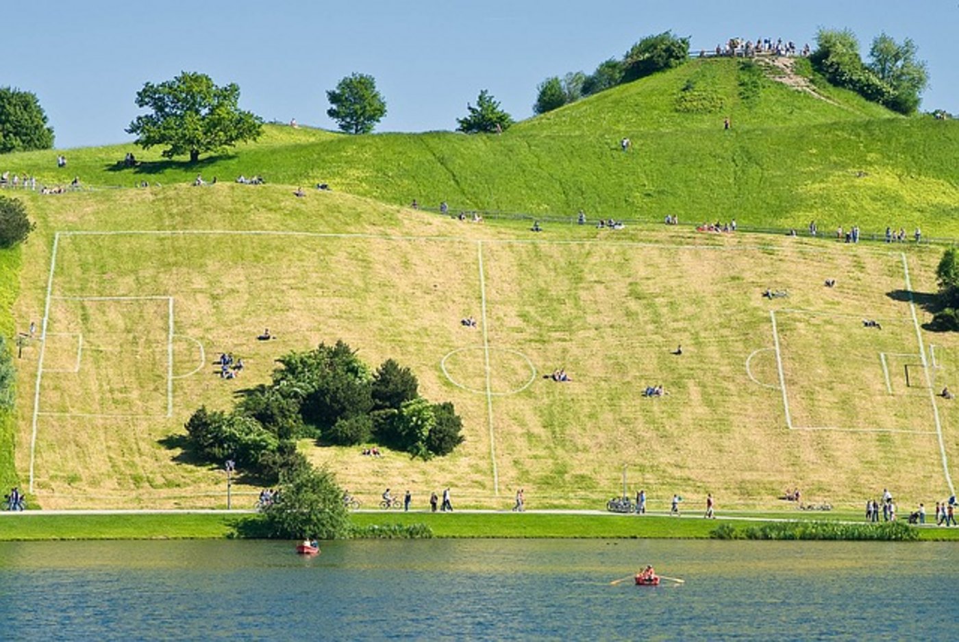 Auf Kosten des Kulturlandes wachsen die Siedlungsflächen jährlich um 2700 Fussballfelder. (Symbolbild Pixabay)