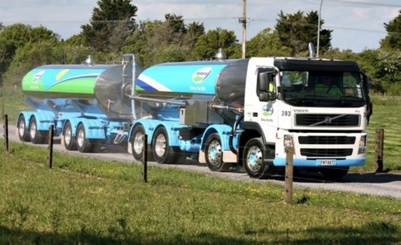 Ein Fonterra-Milchlastwagen auf dem Weg zu einer Farm. (Bild Fonterra)