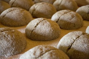 Walliser Roggen – uralte Tradition neu belebt Walliser Roggen-Brot ist wieder im Trend. (Bild Schweizer Berghilfe)
