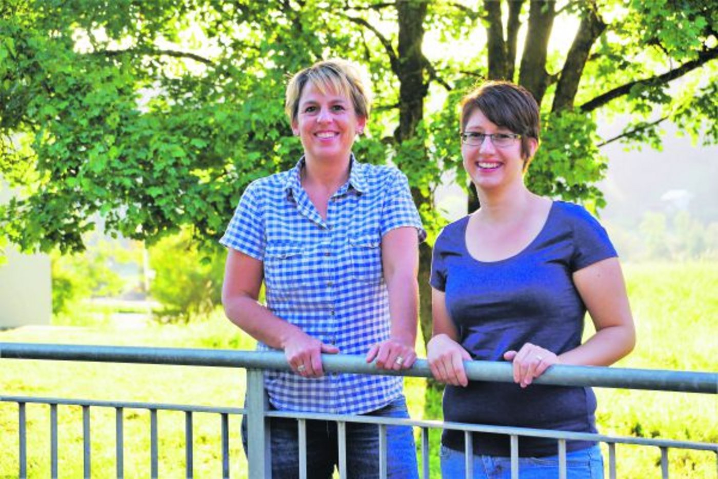 Jolanda Kaspar aus Friedlisberg (links) und Claudia Moor aus Vordemwald: Ihre Betriebe sind verschieden, aber beide haben darauf leitende Funktionen. Mit der Höheren Fachprüfung haben sie sich wertvolles Wissen für den Arbeitsalltag erarbeitet. (Bild Ruth Aerni)